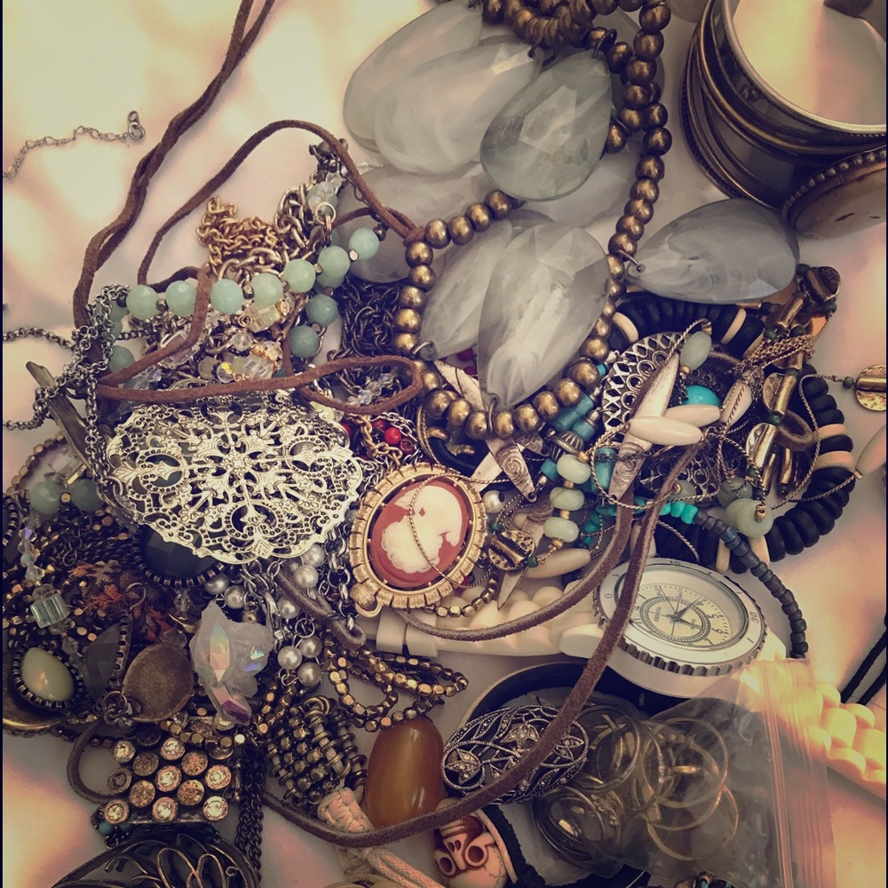 Costume jewelry lot!!
